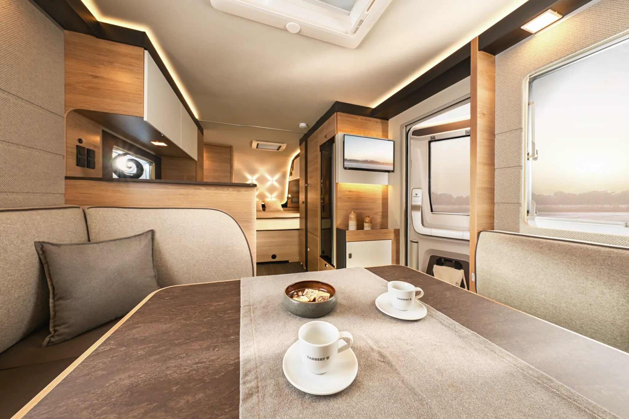 TABBERT Pantiga 550 TDL - Interior through-view mood